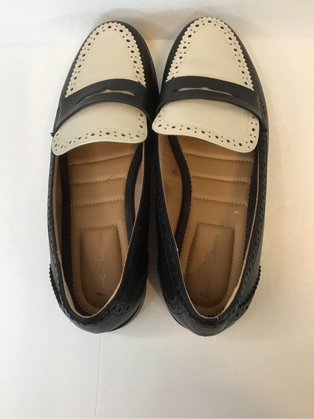 ME TOO Women's Classic Black & Ivory Two-Tone Soft Faux Leather Penny Loafer 9.5 - Picture 6 of 8